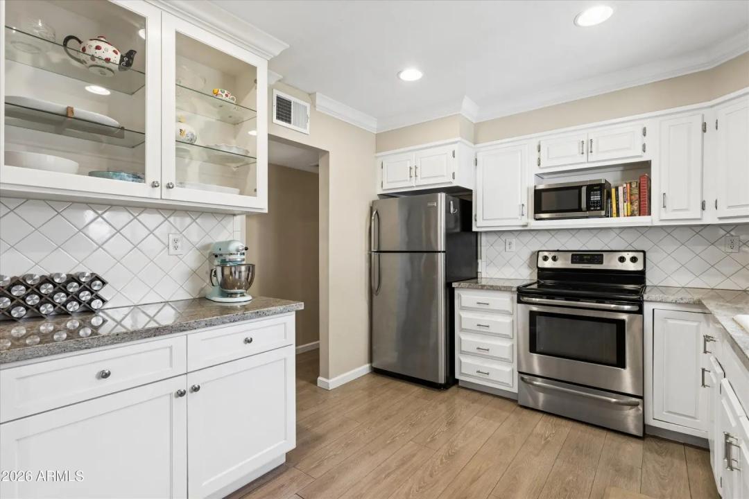 Real Estate Picture 11