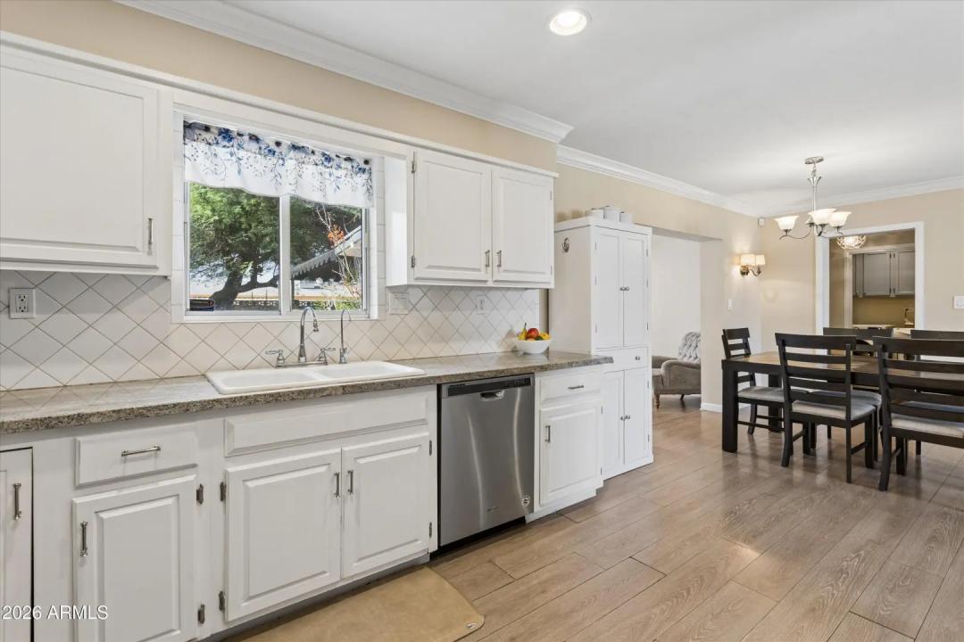 Real Estate Picture 12