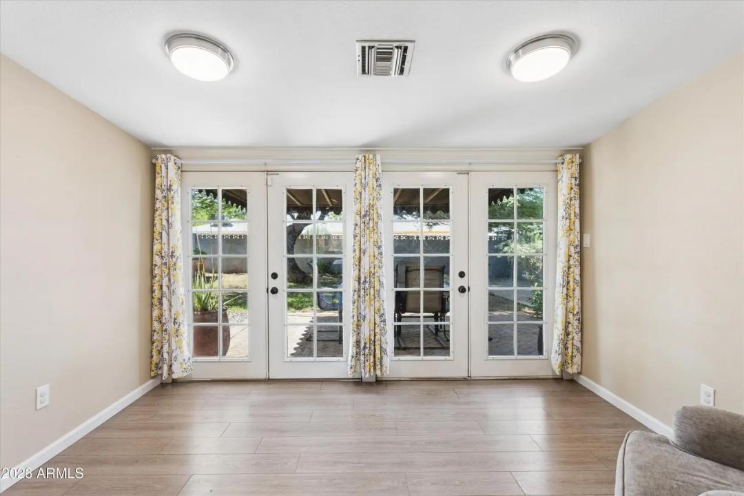 Real Estate Picture 14