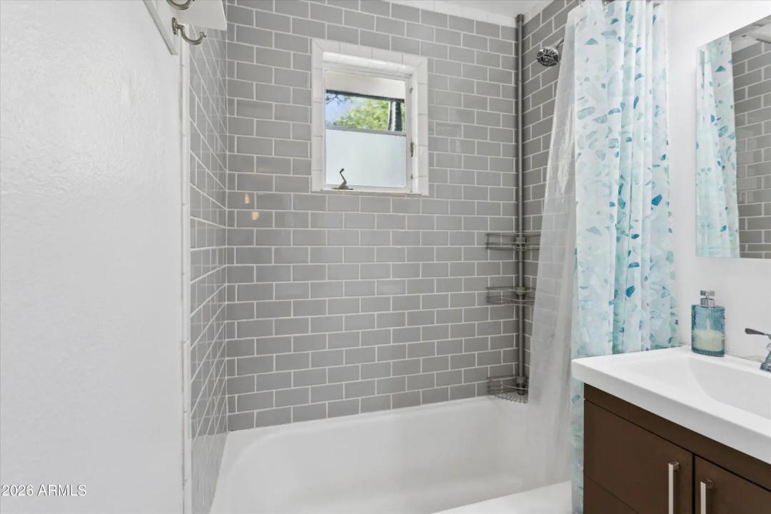 Real Estate Picture 25