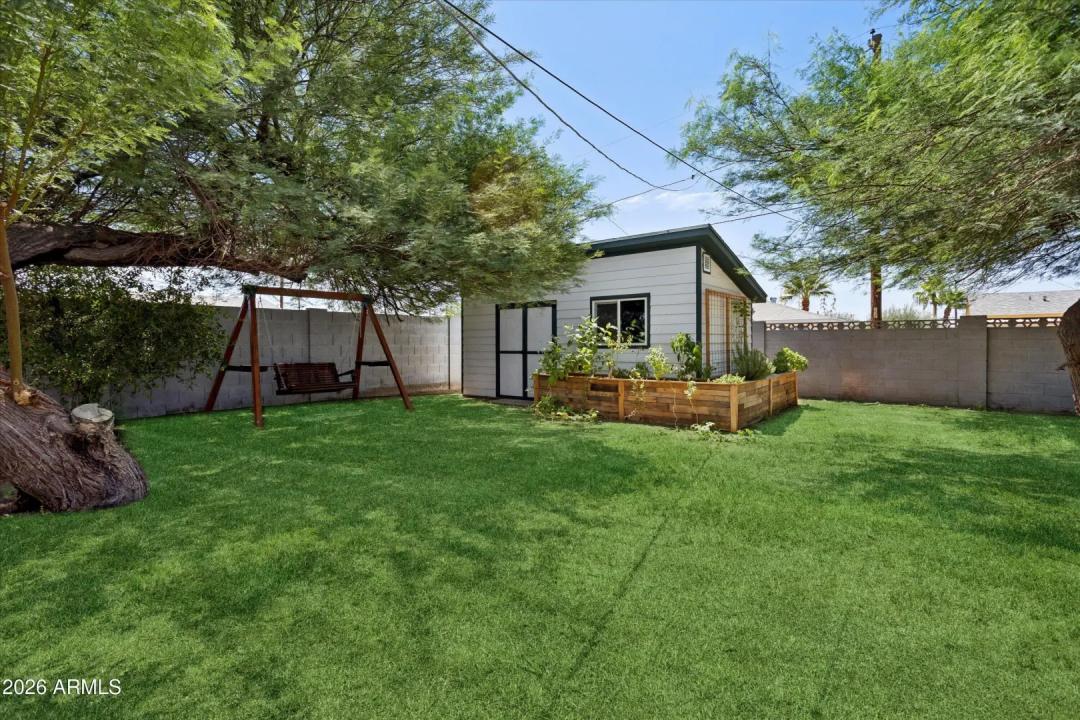 Real Estate Picture 33