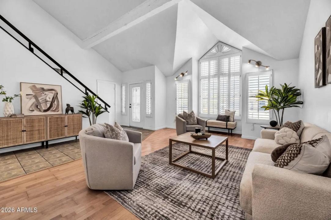 Real Estate Picture 3