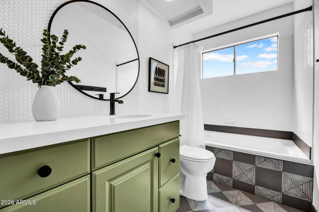Real Estate Picture 18