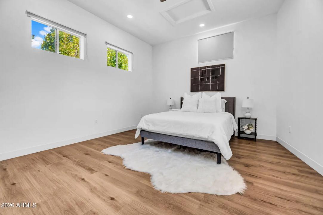 Real Estate Picture 23