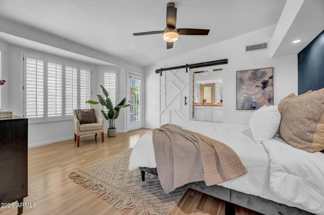 Real Estate Picture 12
