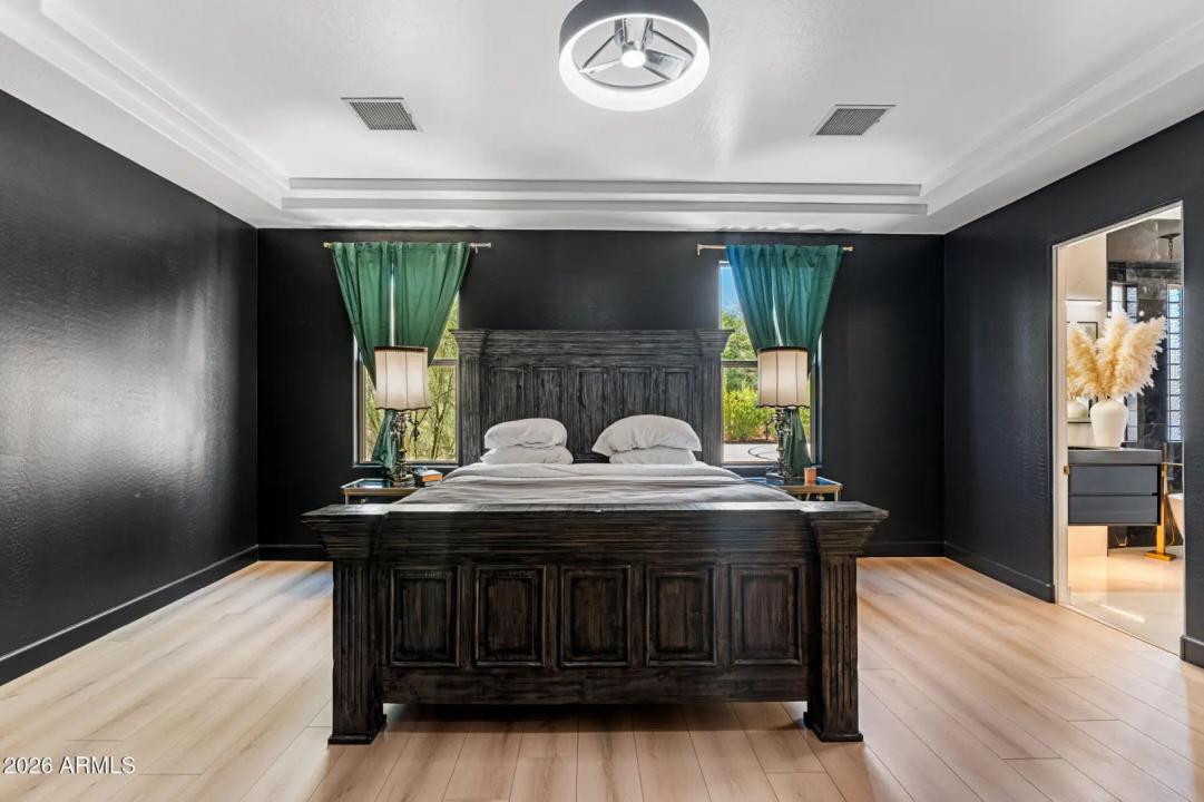 Real Estate Picture 11