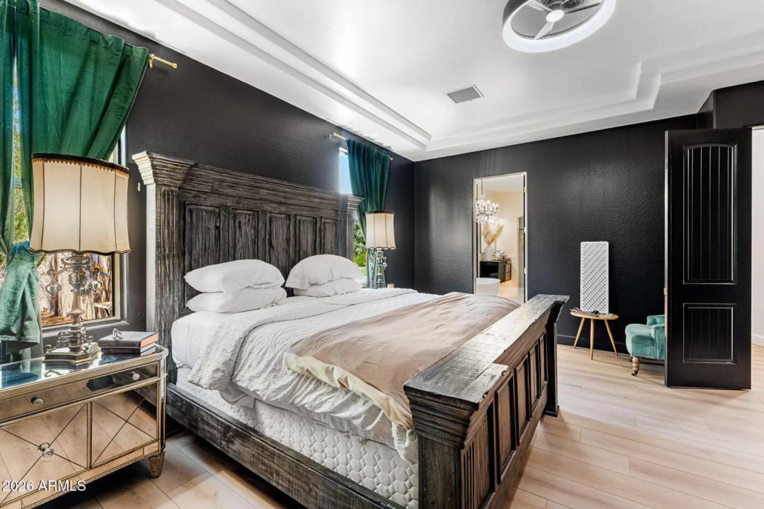 Real Estate Picture 12