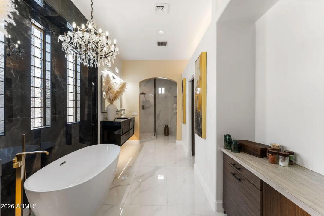 Real Estate Picture 15