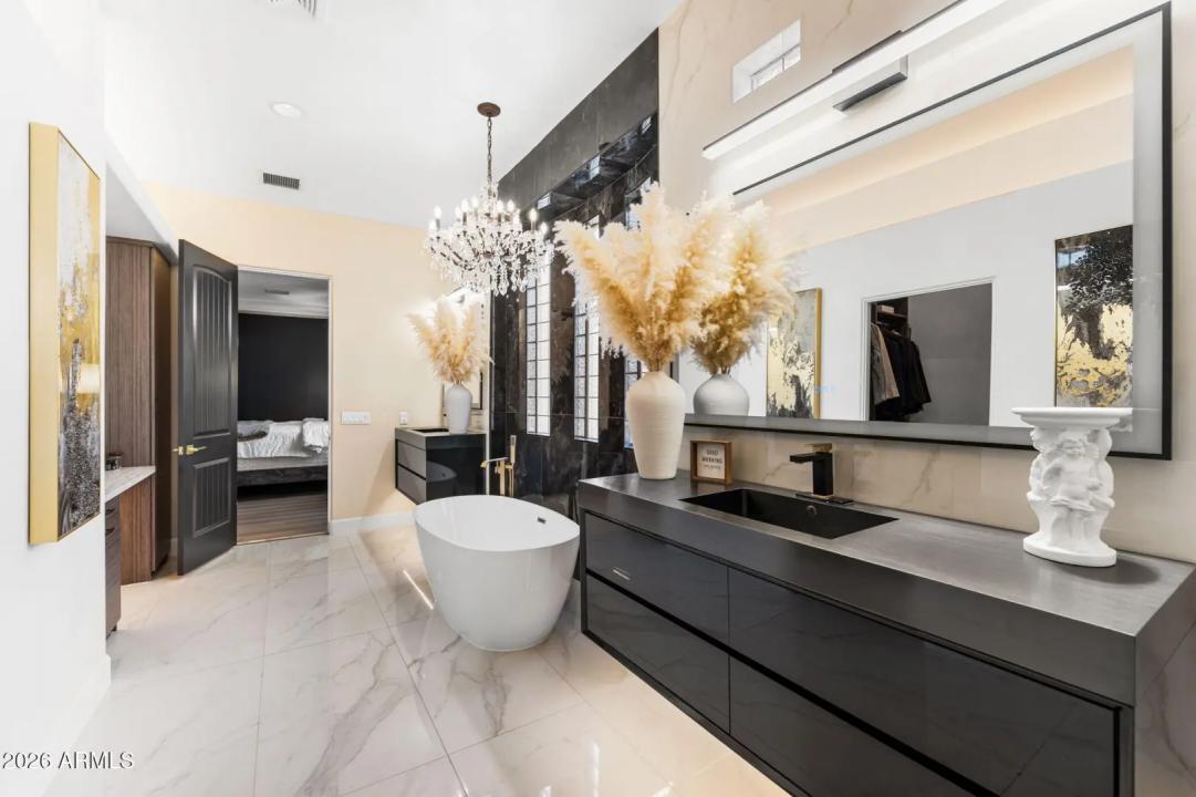 Real Estate Picture 16