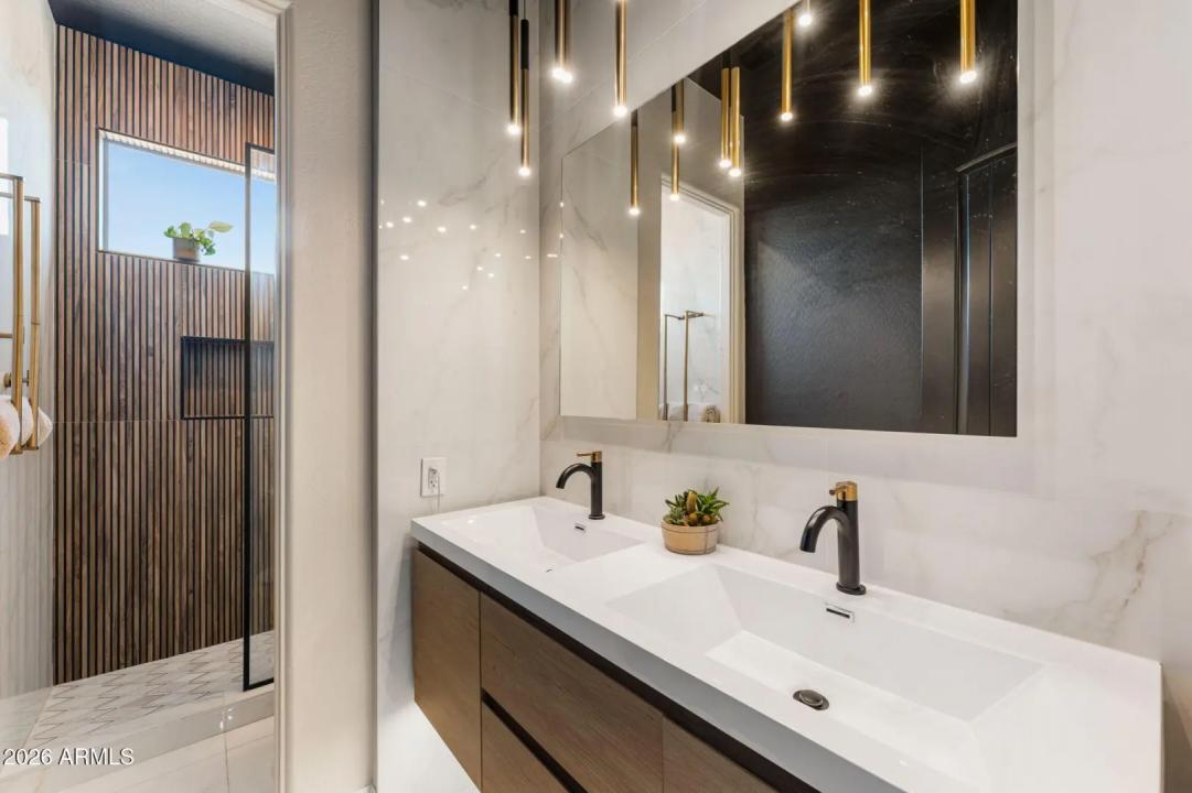 Real Estate Picture 43