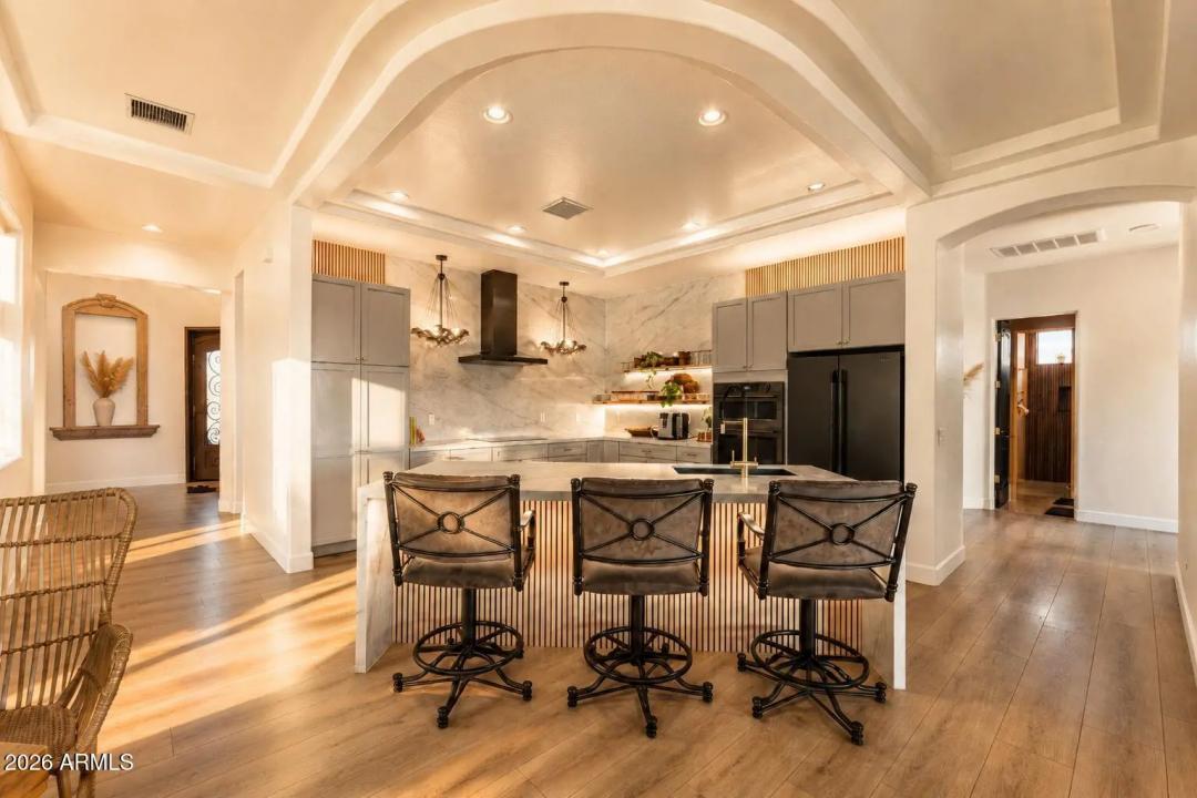 Real Estate Picture 24