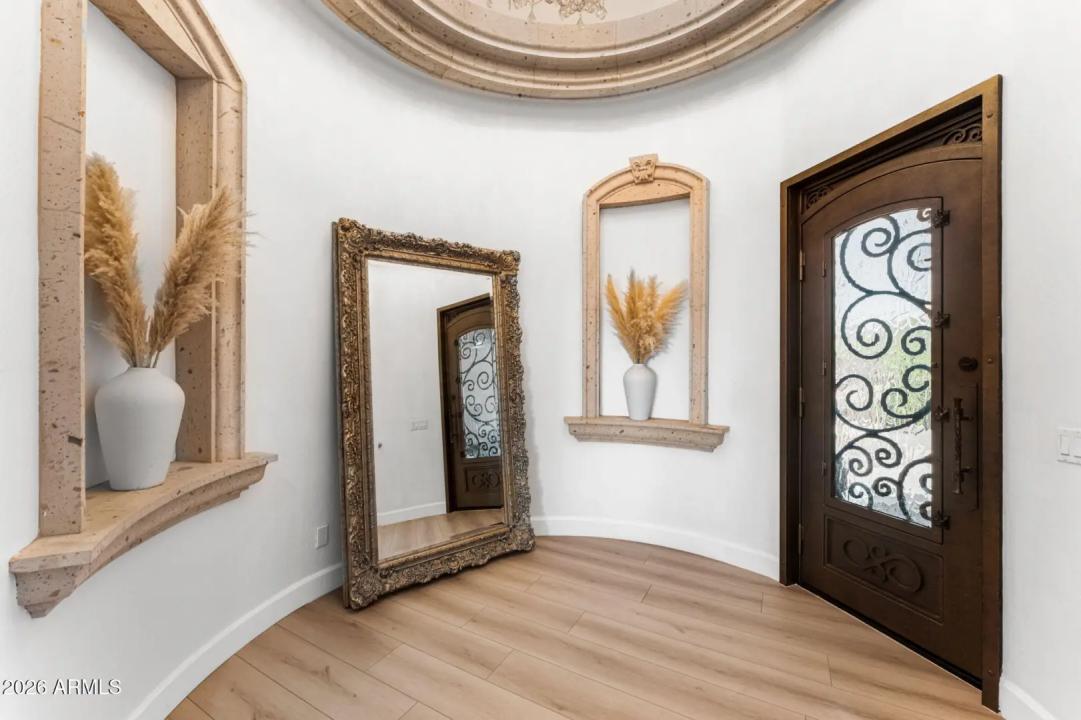 Real Estate Picture 4
