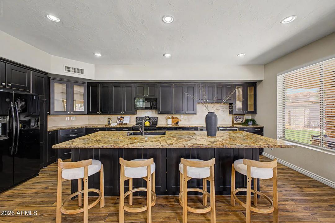 Real Estate Picture 5
