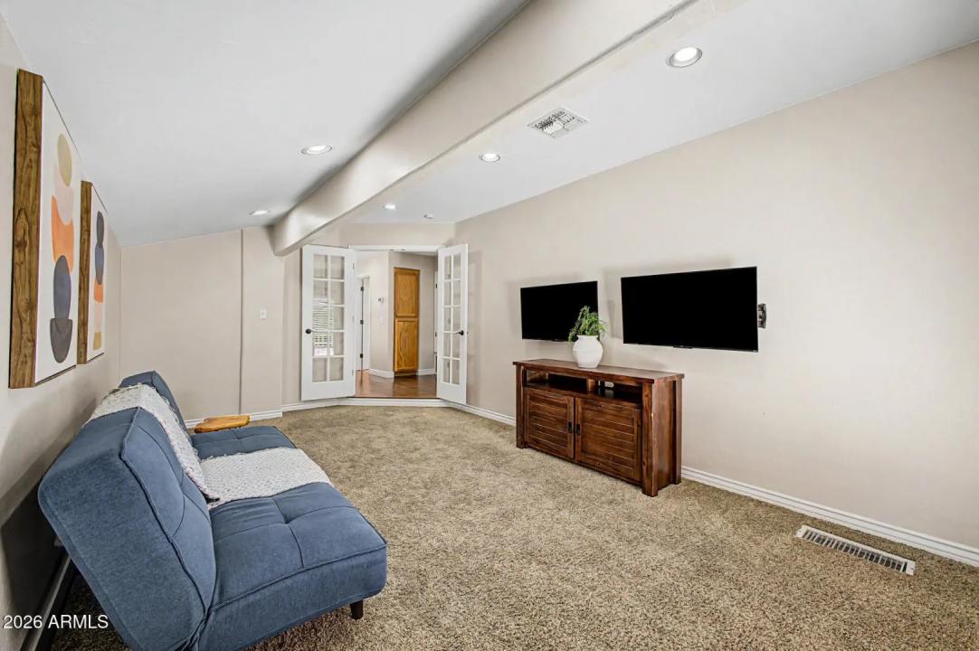 Real Estate Picture 17