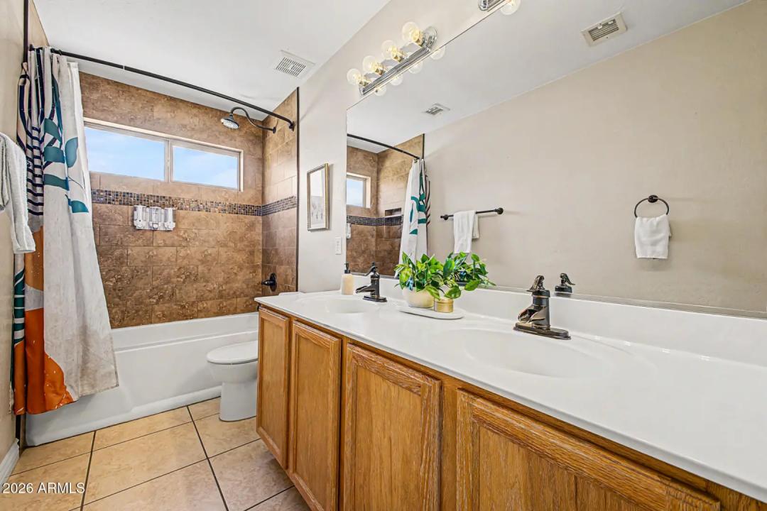 Real Estate Picture 22