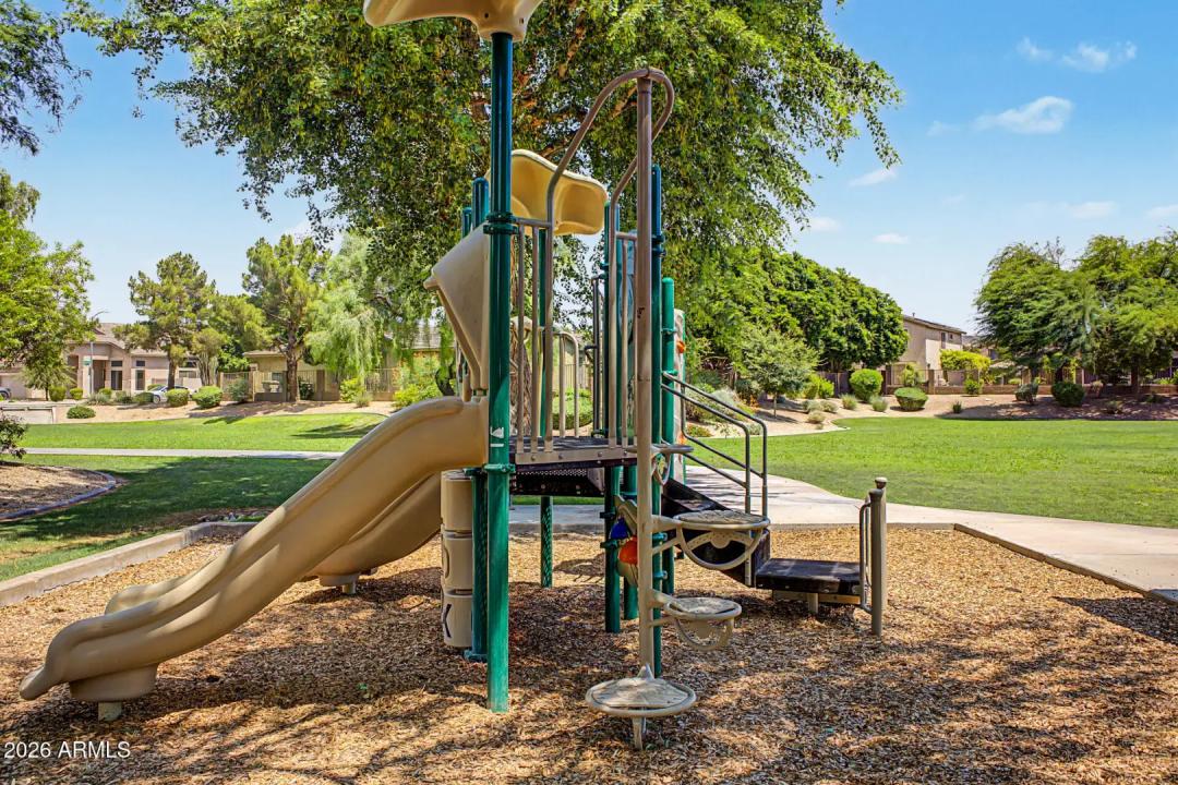 Real Estate Picture 32