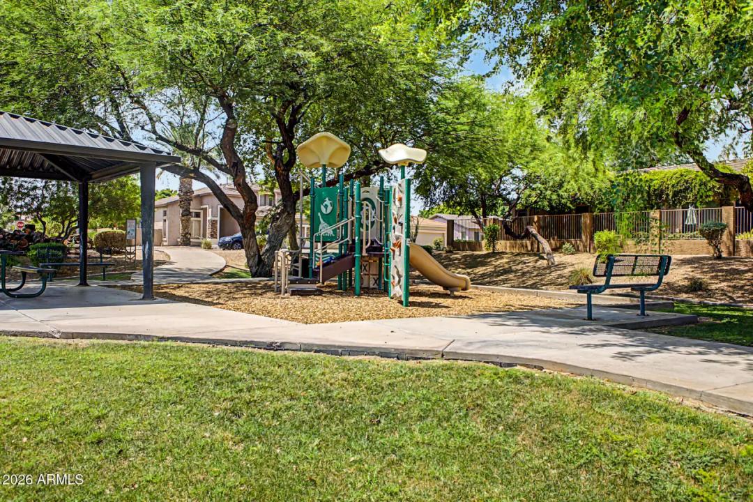 Real Estate Picture 33