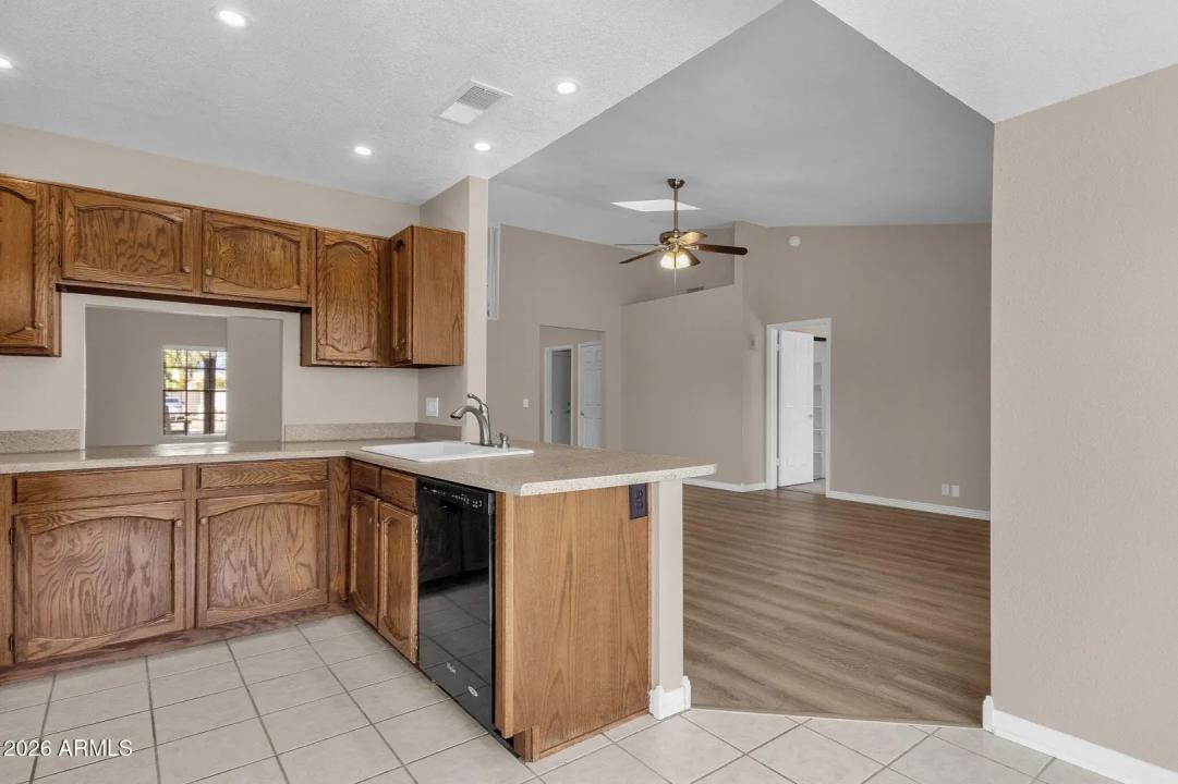 Real Estate Picture 16