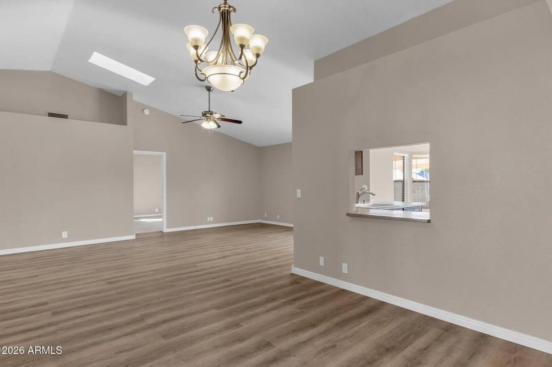Real Estate Picture 14
