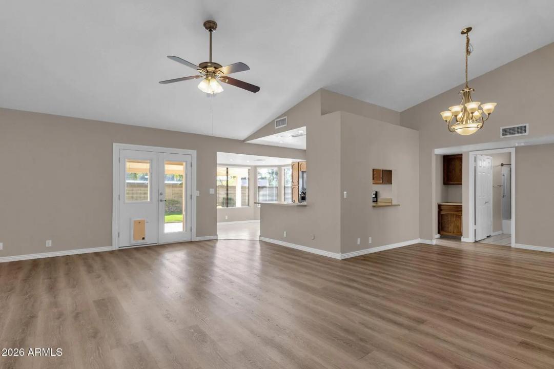 Real Estate Picture 11