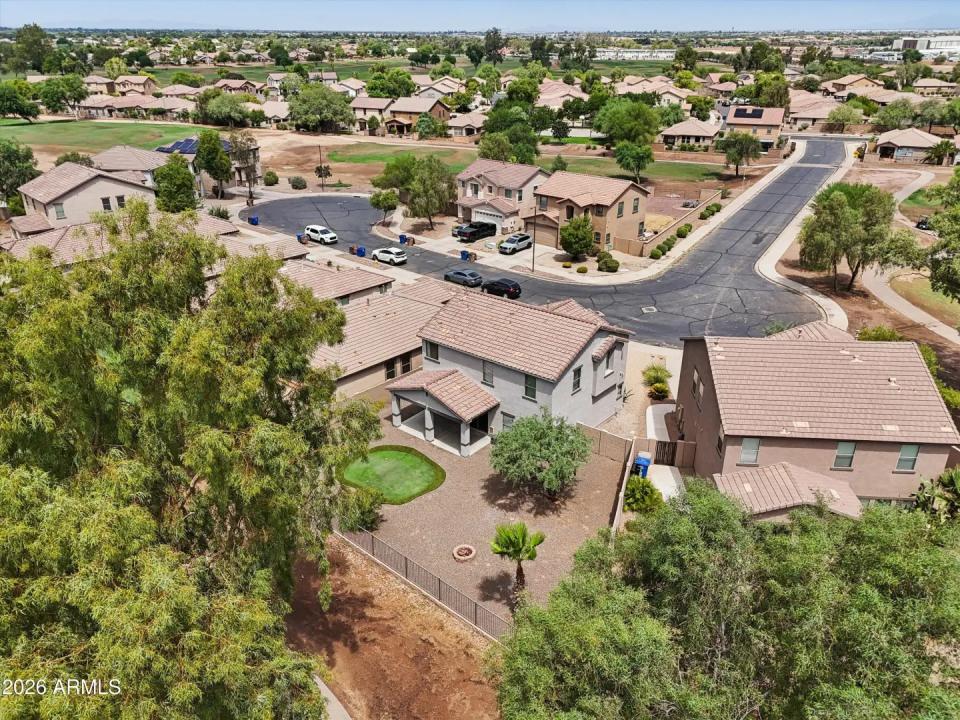 Real Estate Picture 30
