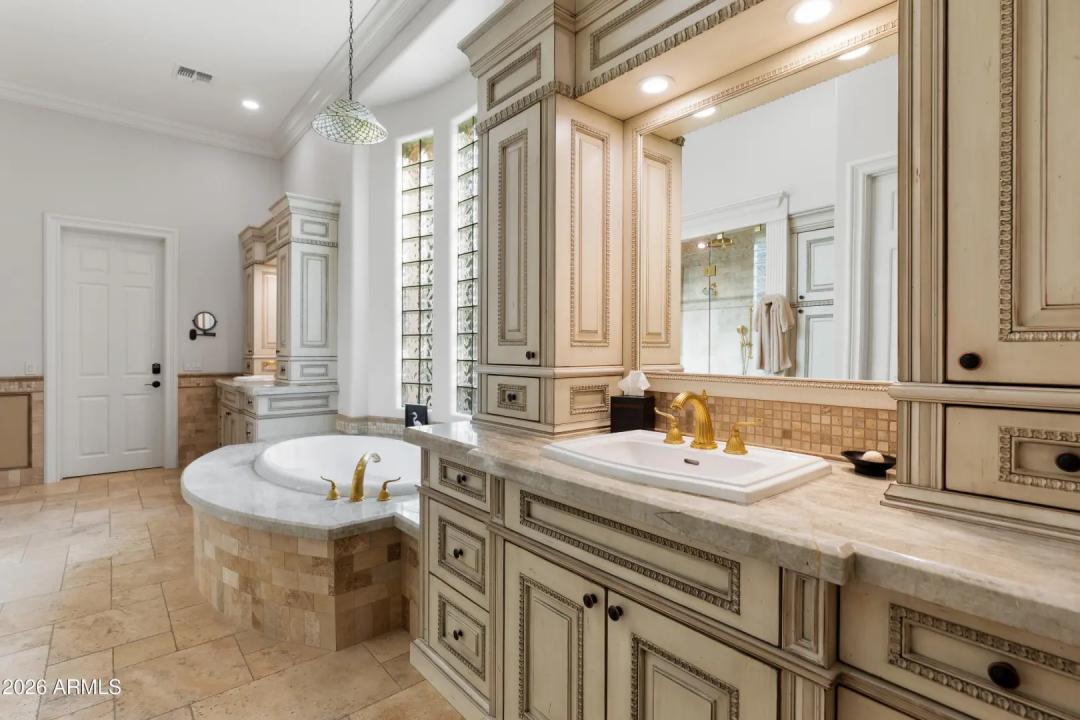 Real Estate Picture 23