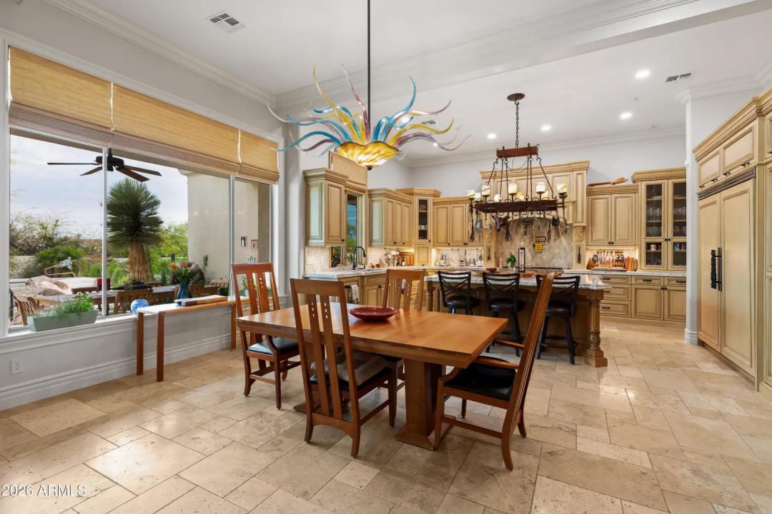 Real Estate Picture 11