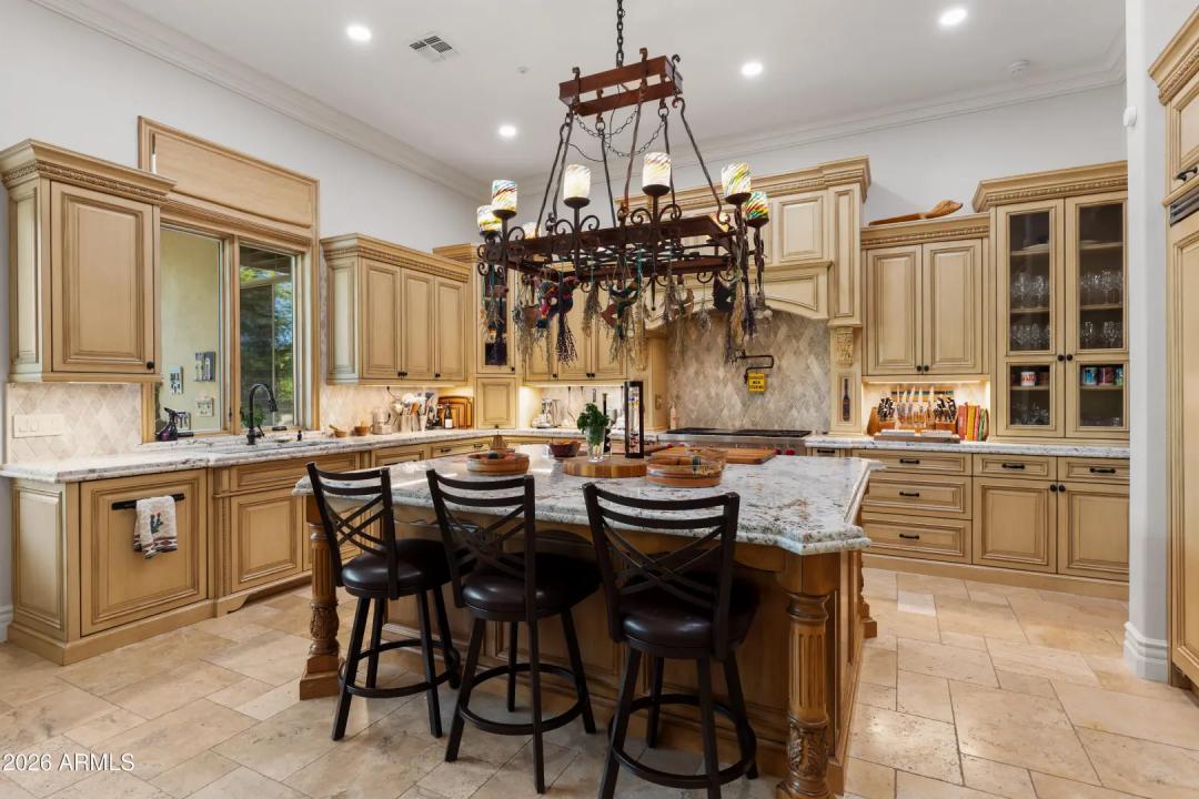 Real Estate Picture 14