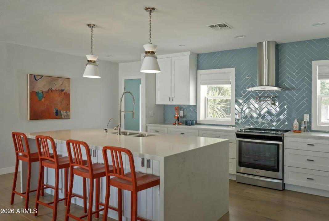 Real Estate Picture 7