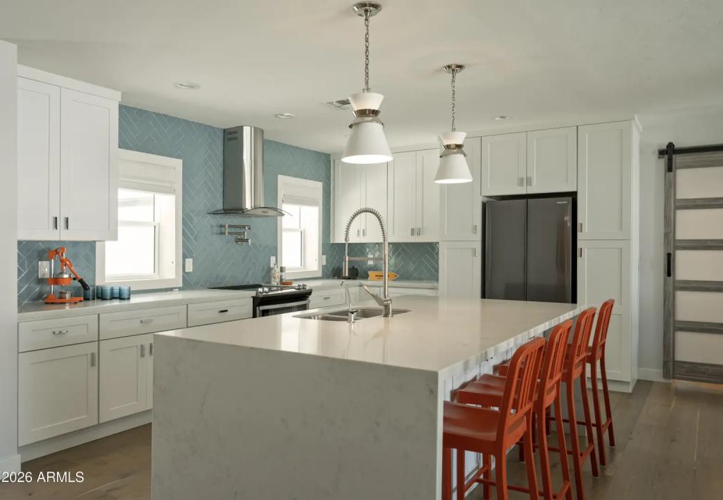 Real Estate Picture 4