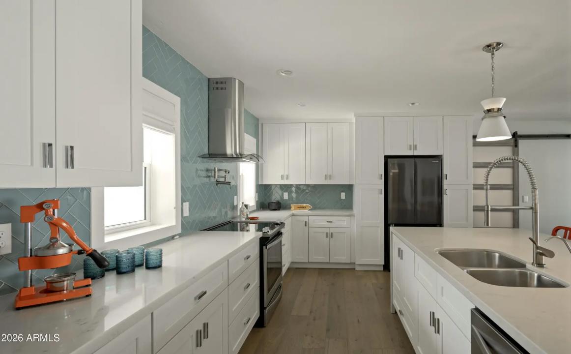 Real Estate Picture 9