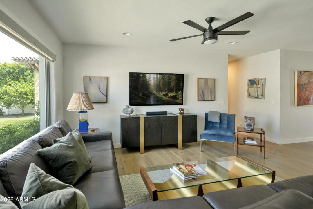 Real Estate Picture 12