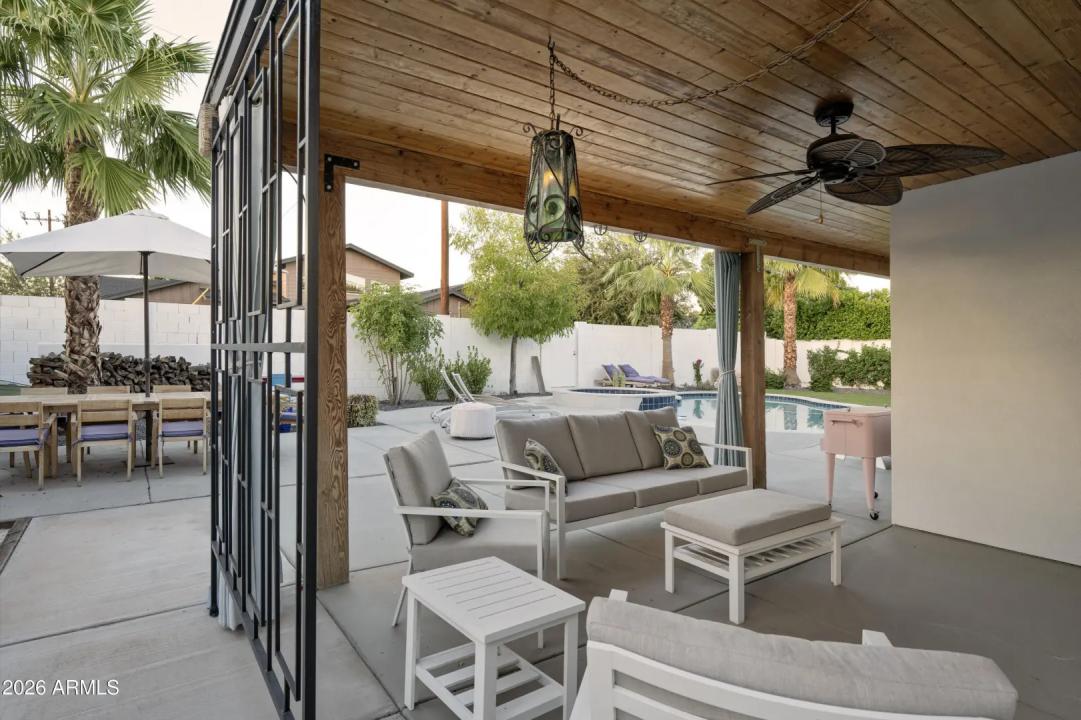 Real Estate Picture 6