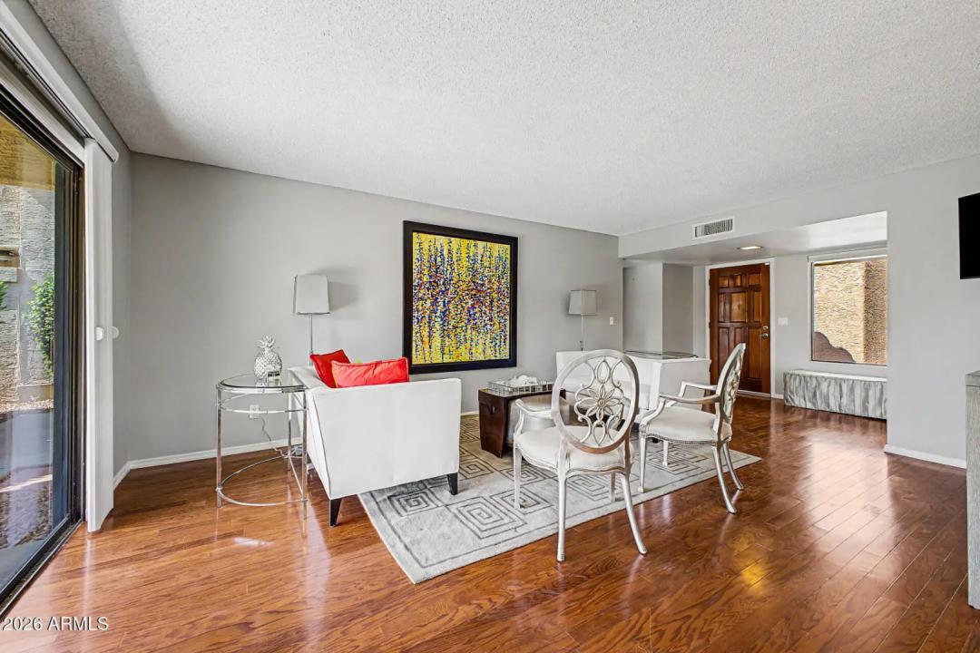 Real Estate Picture 14