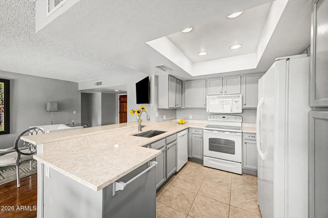 Real Estate Picture 16