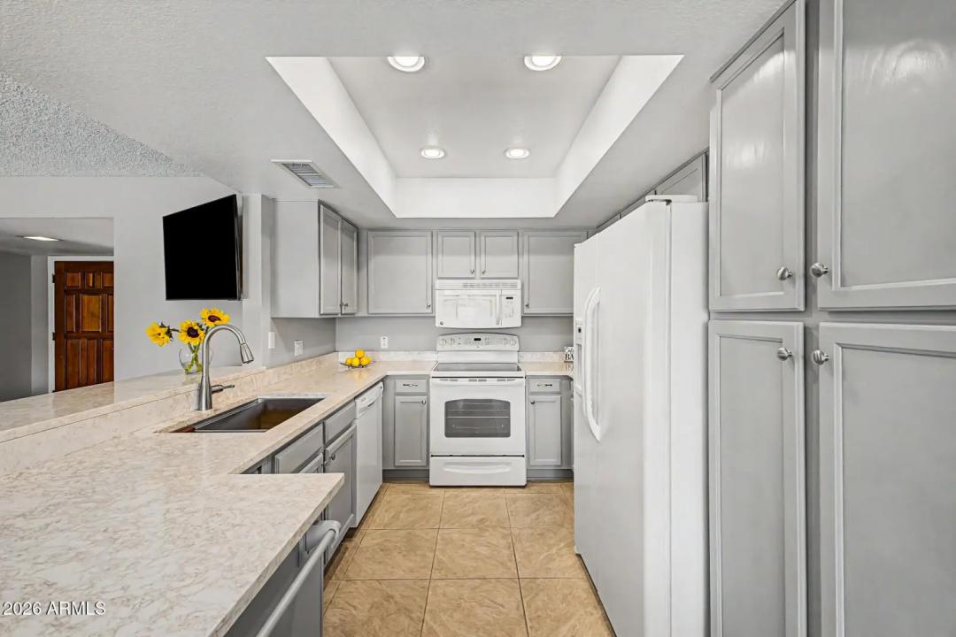 Real Estate Picture 3