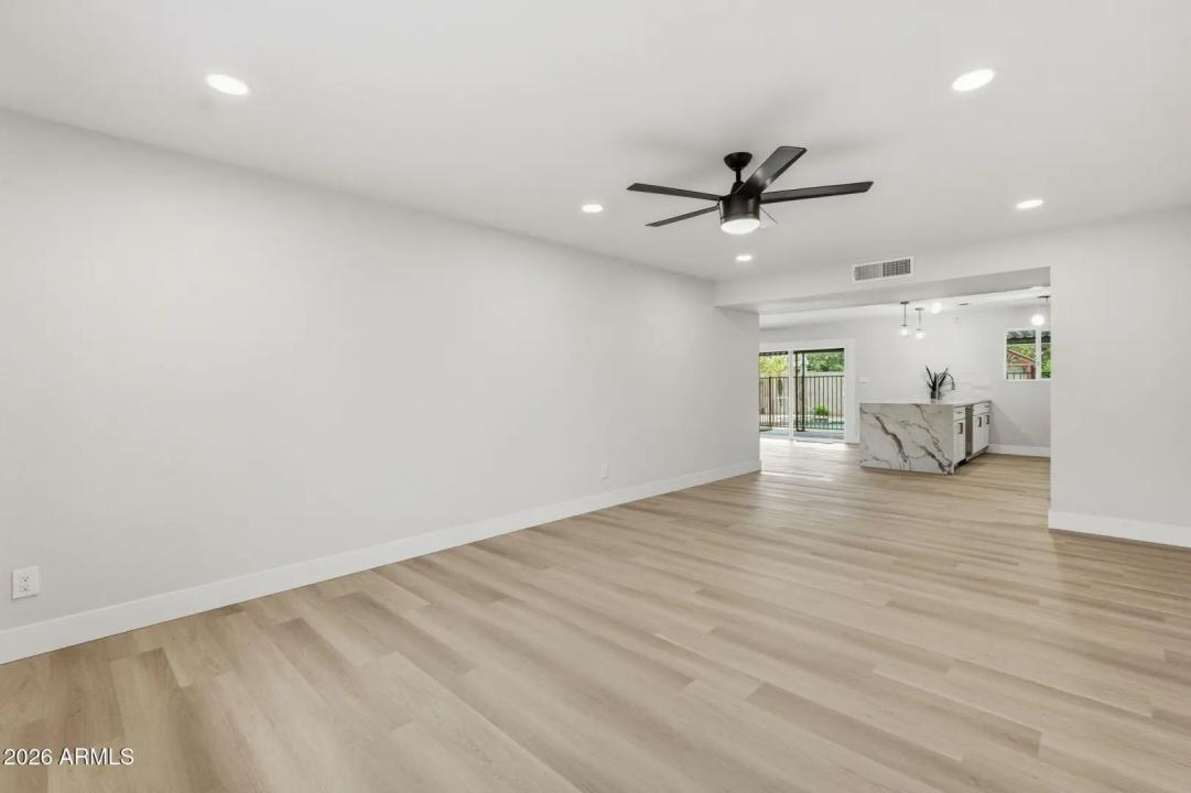 Real Estate Picture 5