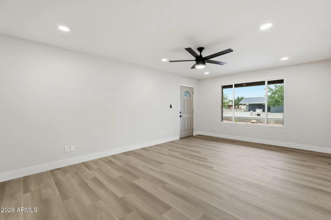 Real Estate Picture 7