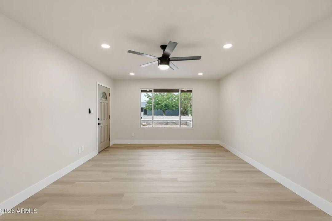 Real Estate Picture 8