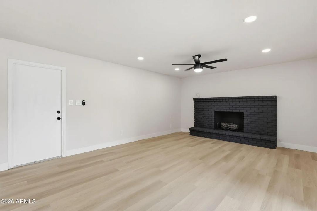 Real Estate Picture 11