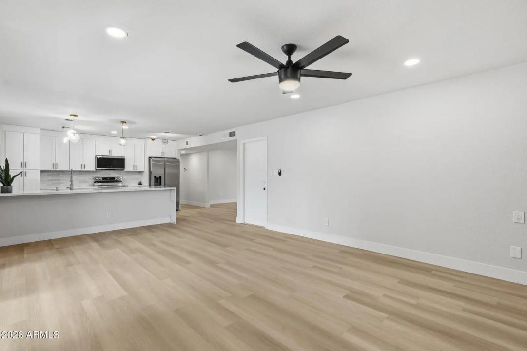Real Estate Picture 12