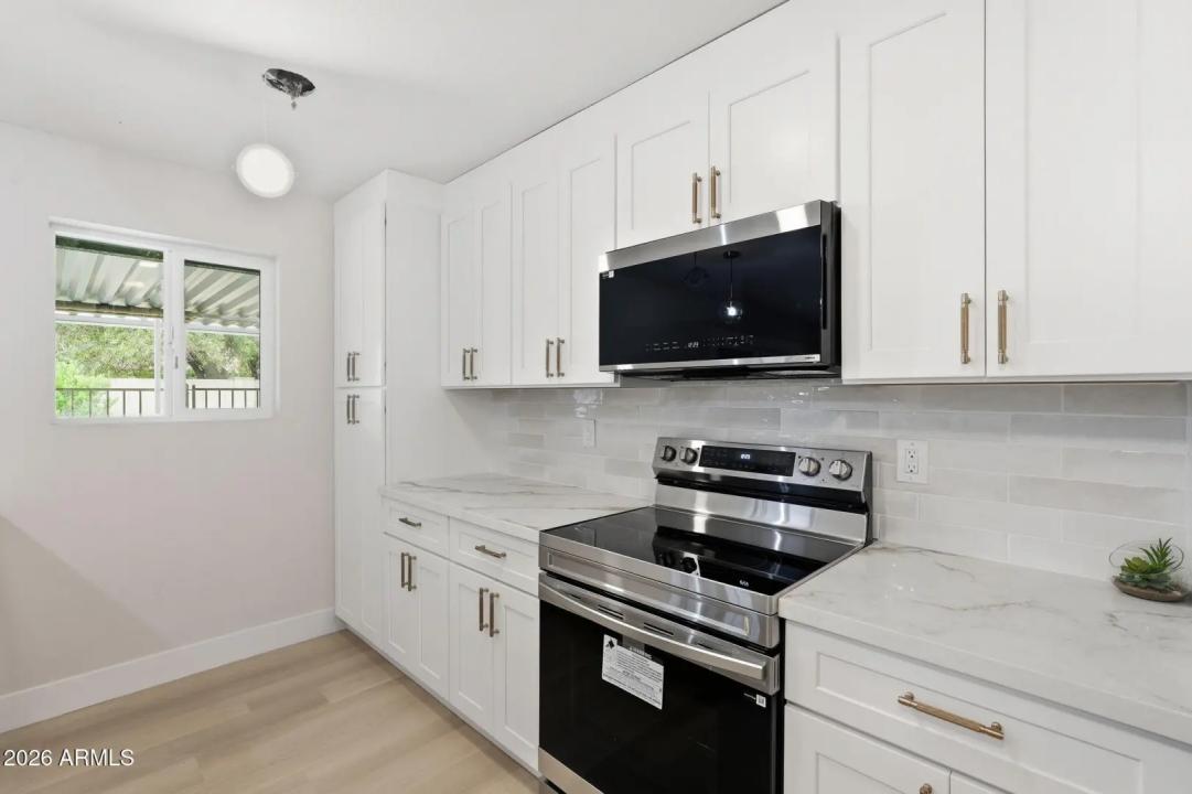 Real Estate Picture 14