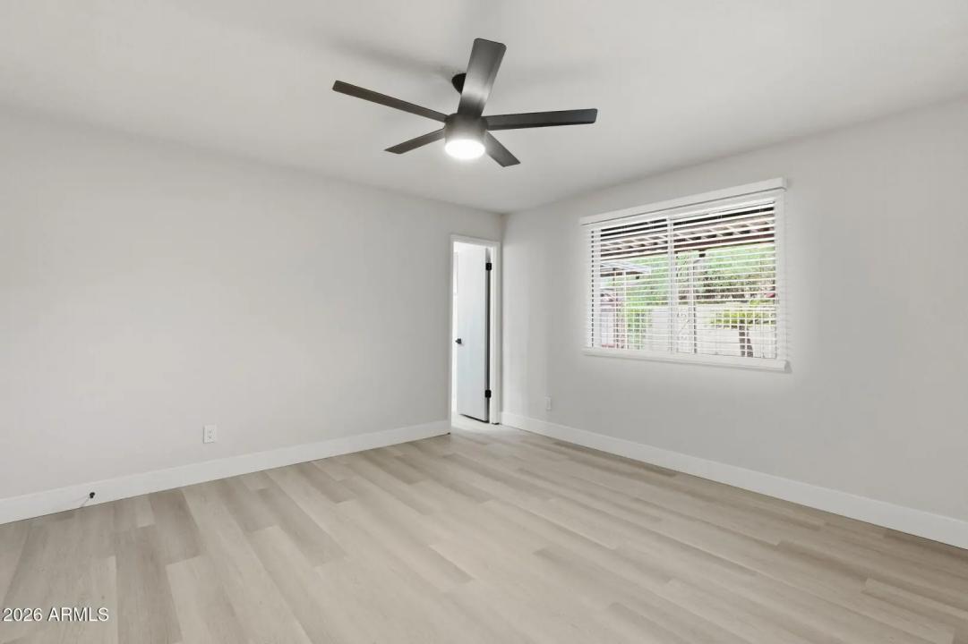 Real Estate Picture 17