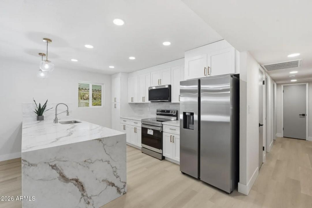 Real Estate Picture 12