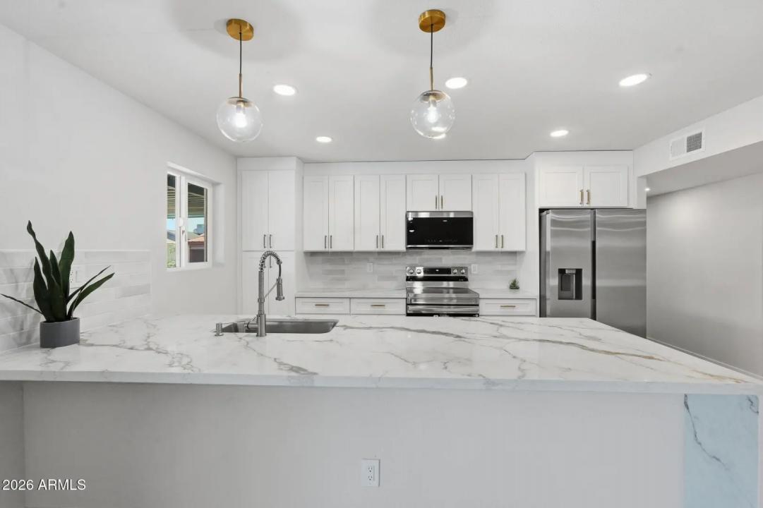 Real Estate Picture 14