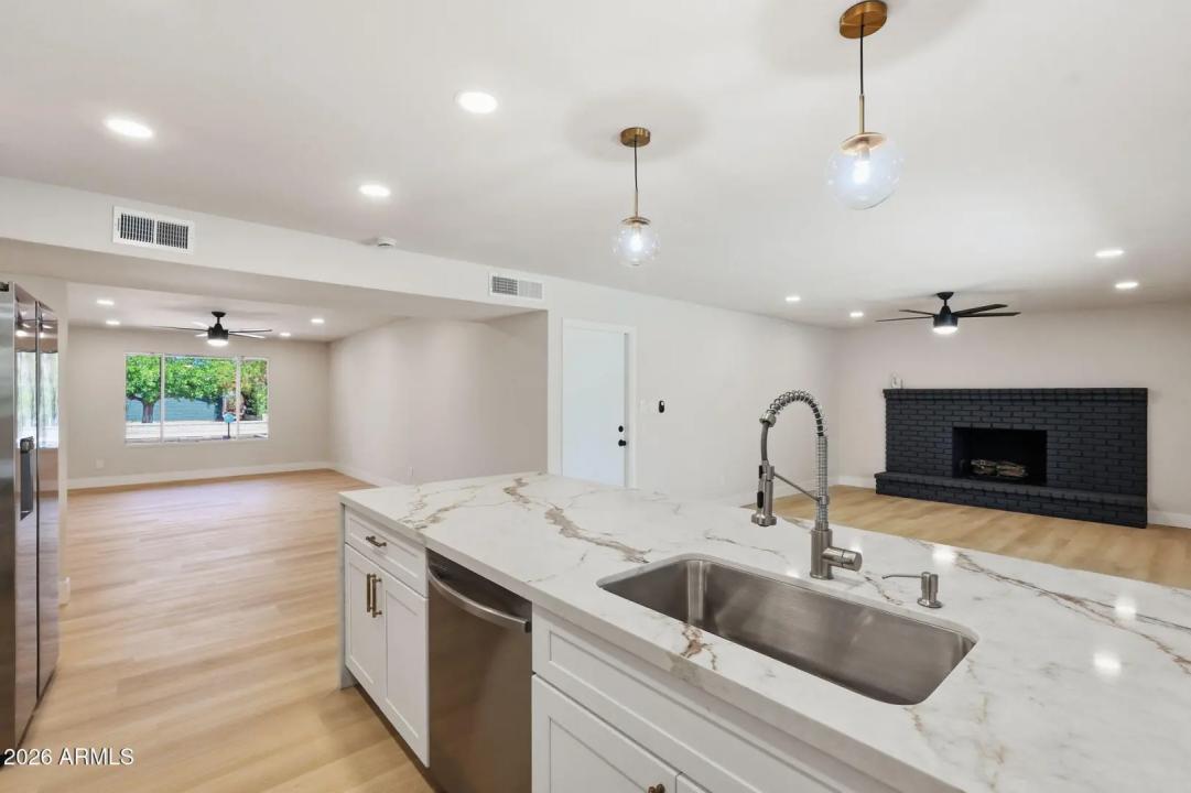 Real Estate Picture 16