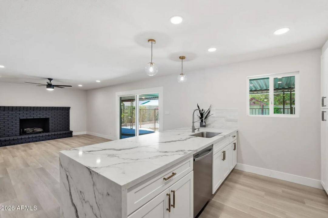Real Estate Picture 18