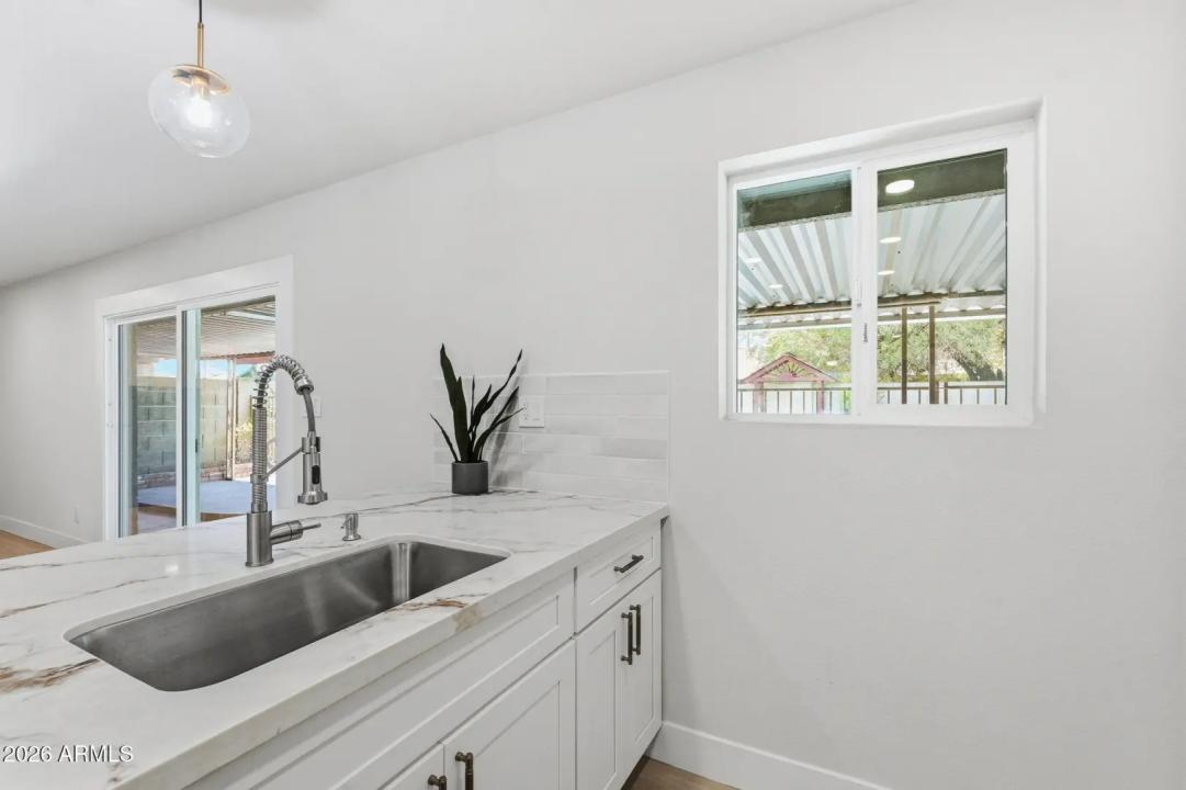 Real Estate Picture 17