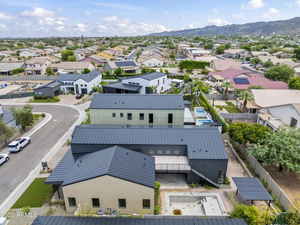 Real Estate Picture 3