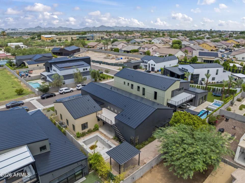Real Estate Picture 4